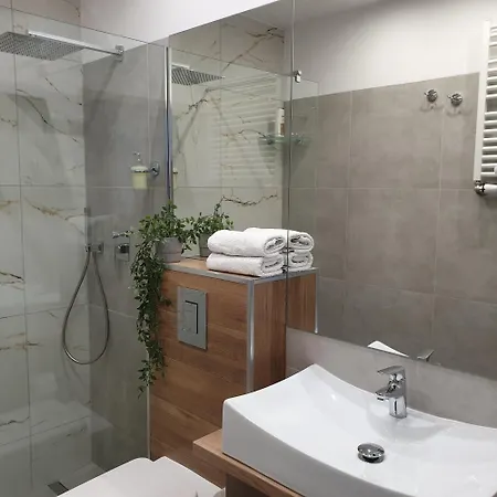 Apartment Q Meta -1, 2 Lub 3-pokojowe, Klimatyzowane Przy Manufakturze Z Garazem Lub Parkingiem Gratis, Fv Lodz